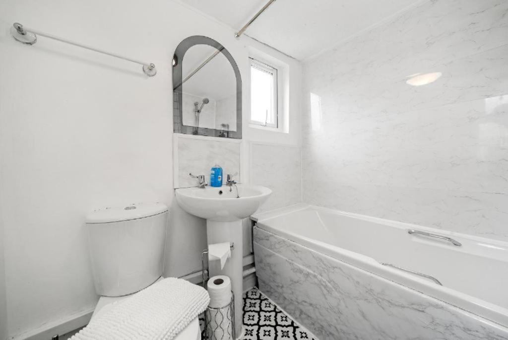 Beautiful Marseille Boutique - Sleeps 4