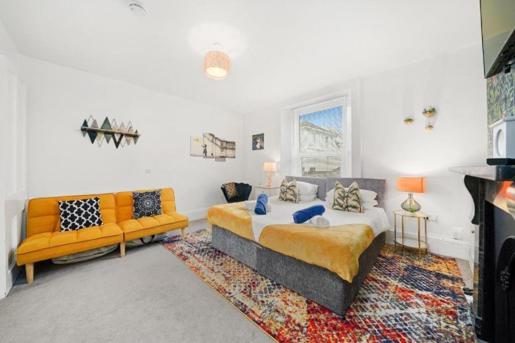 Beautiful Marseille Boutique - Sleeps 4 Apartment Plymouth