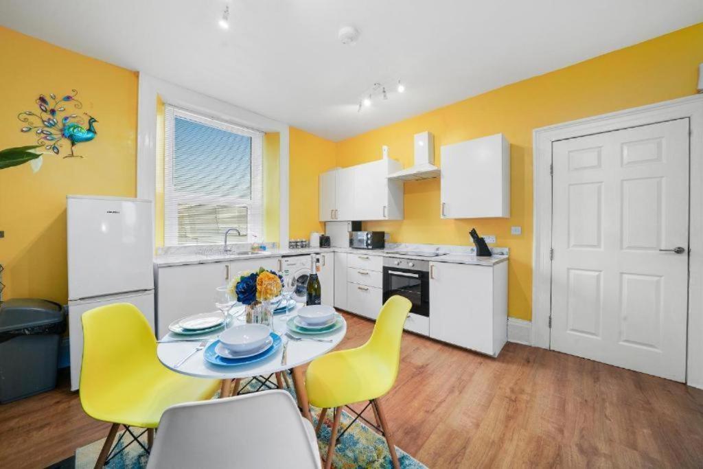 Beautiful Marseille Boutique - Sleeps 4 Plymouth