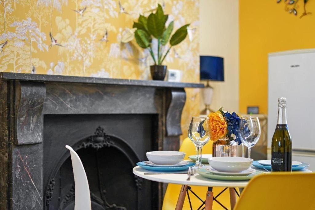Apartment Beautiful Marseille Boutique - Sleeps 4 *