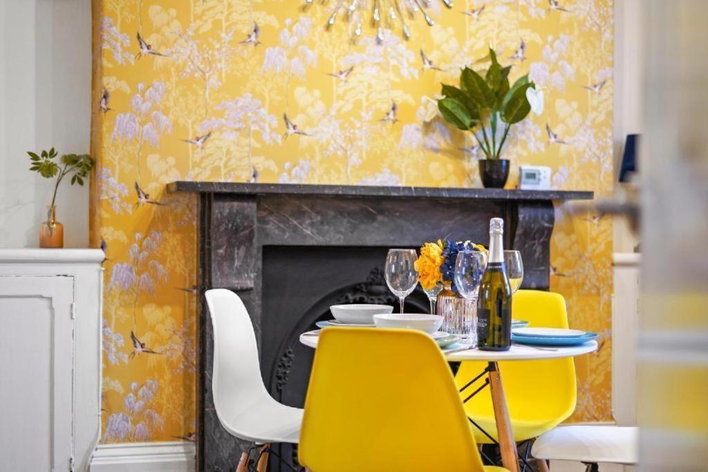 Beautiful Marseille Boutique - Sleeps 4 Apartment Plymouth
