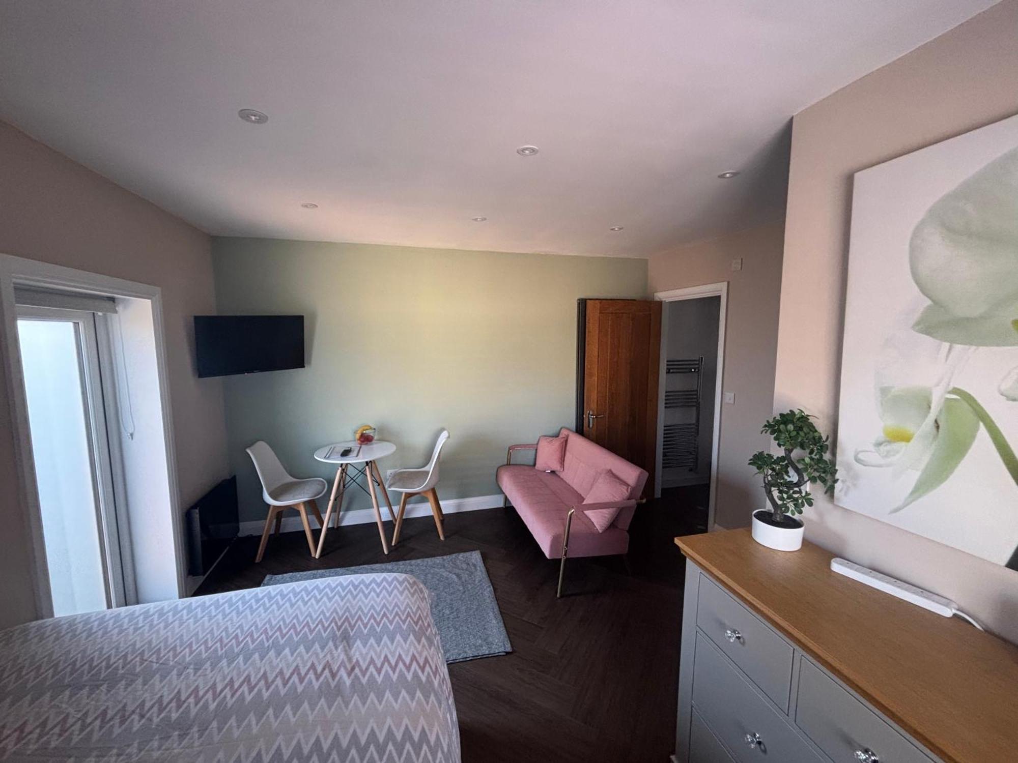 Apartment 1 Double Bed With Private Access Plymouth