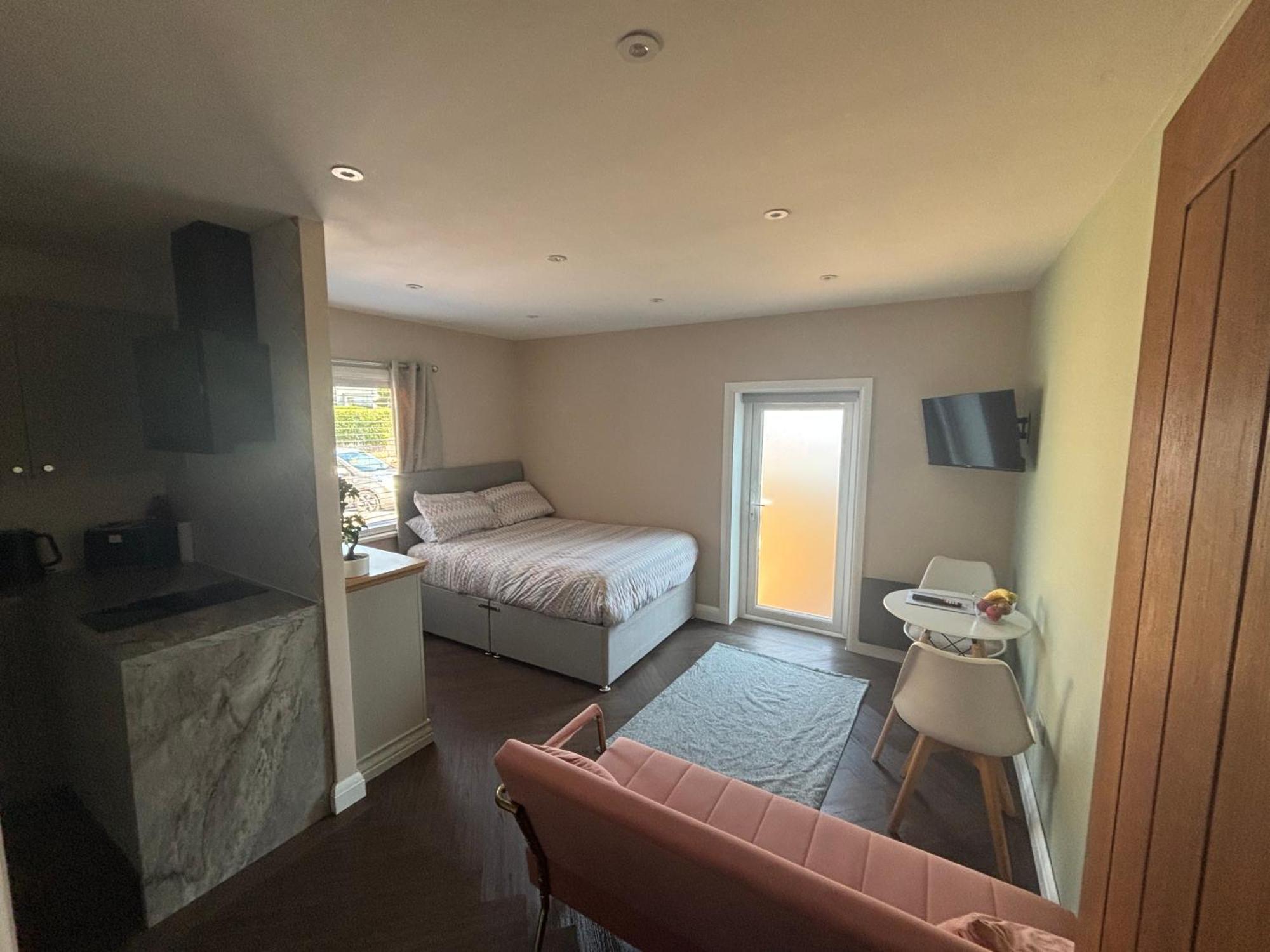 1 Double Bed With Private Access Apartment Plymouth