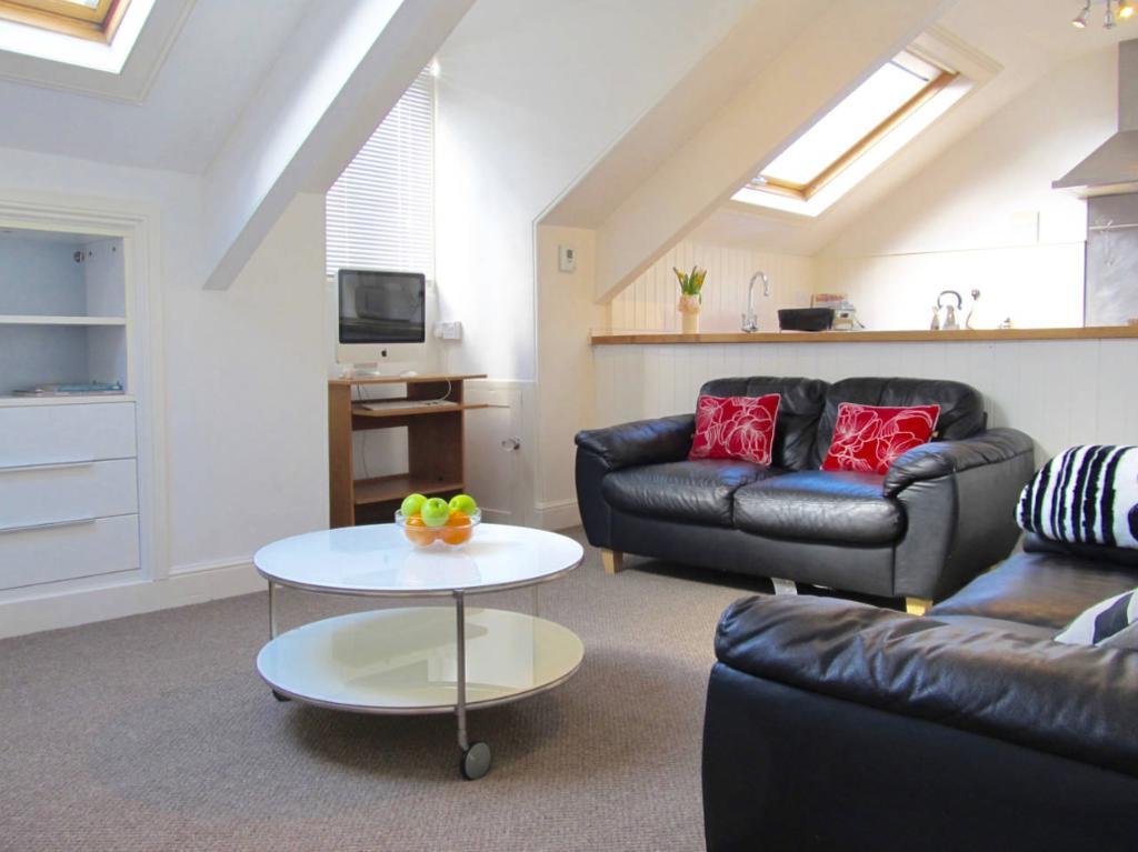 The Hideaway, Victorian Townhouse With Parking *