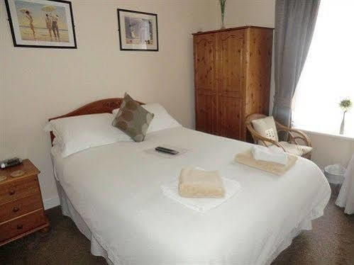 Caledonia Guest house 4*