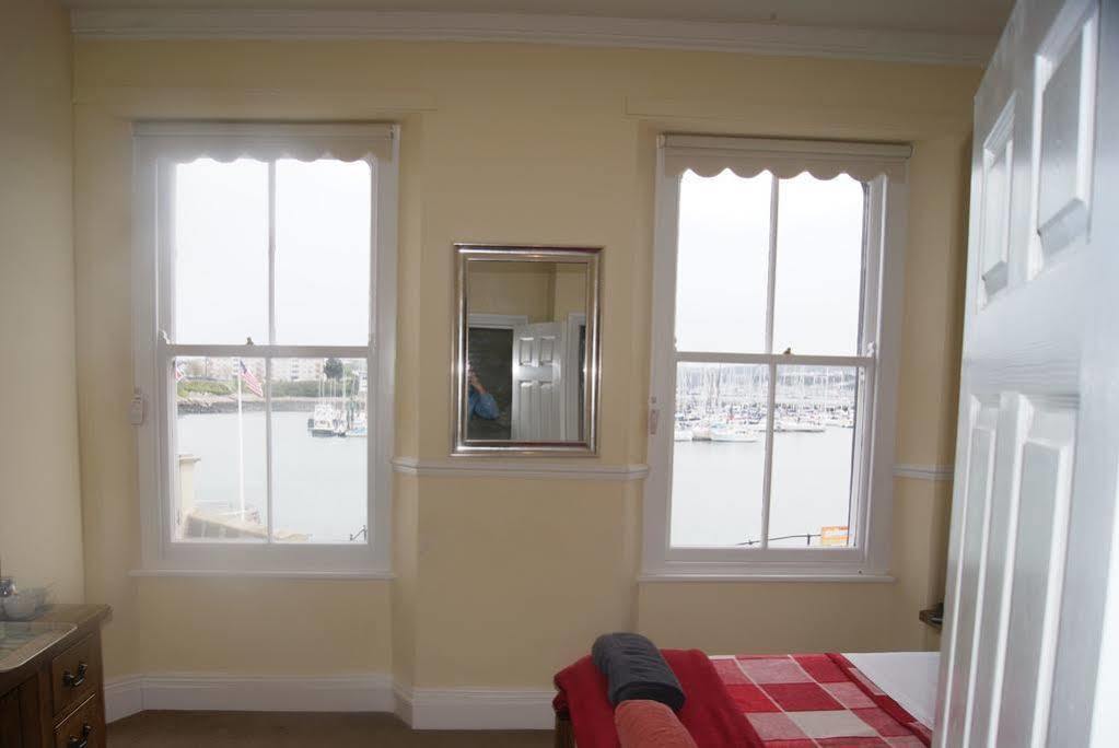 Bed & Breakfast Admiral Macbride 2*