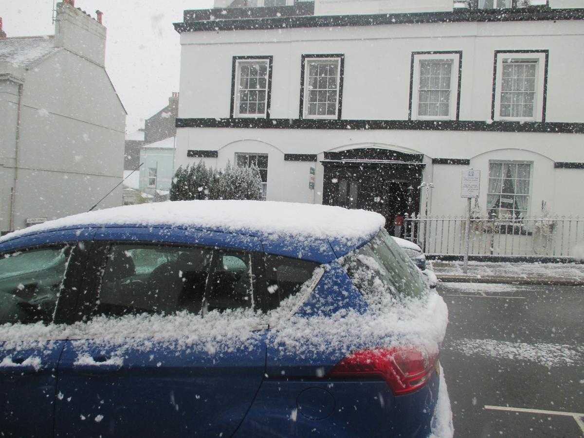 Caledonia Guest house 4*
