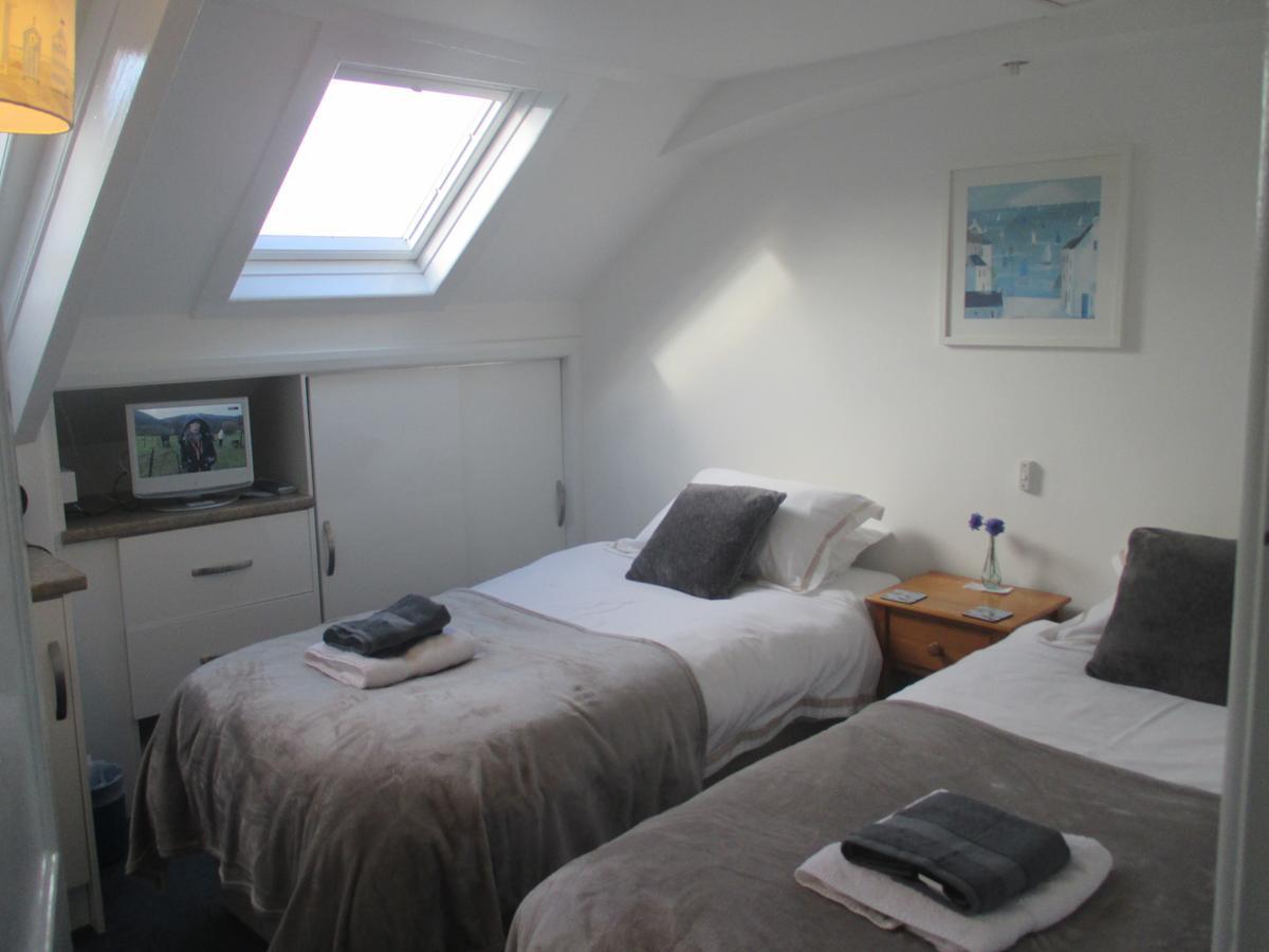 Caledonia Guest house 4*
