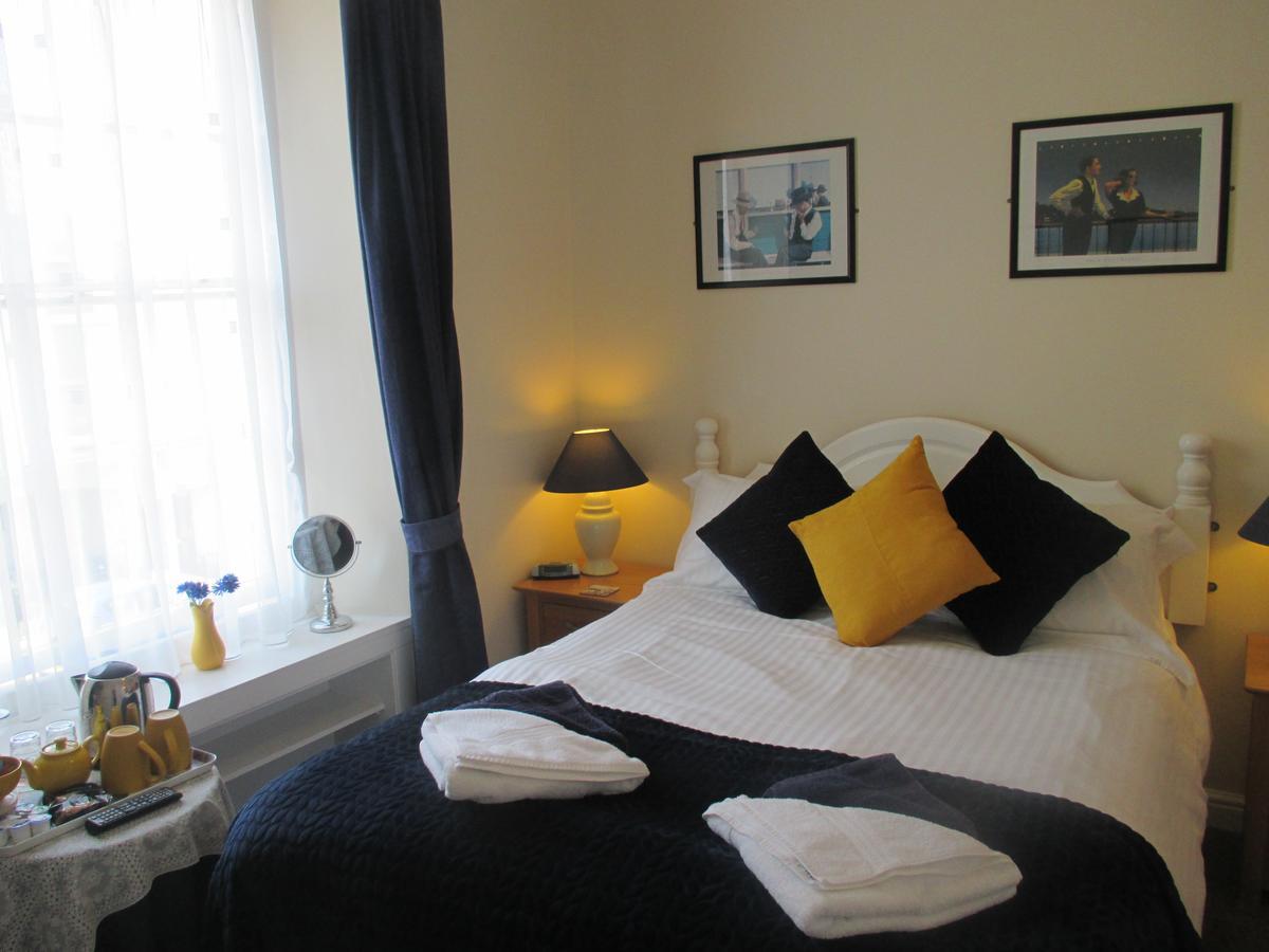 Caledonia Guest house 4*