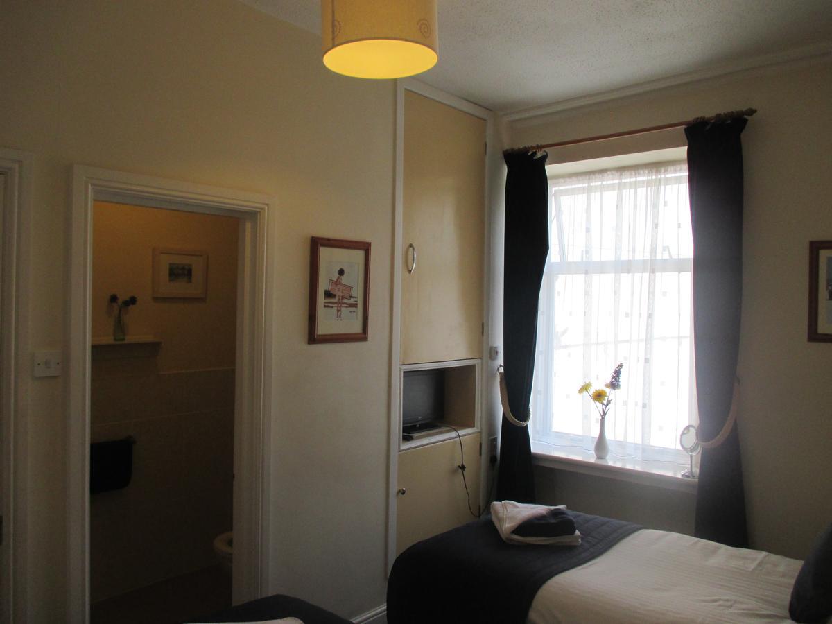 Caledonia Guest house 4*
