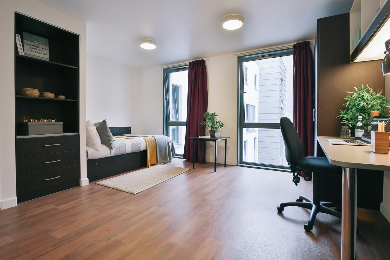 Hashtag Apartment *