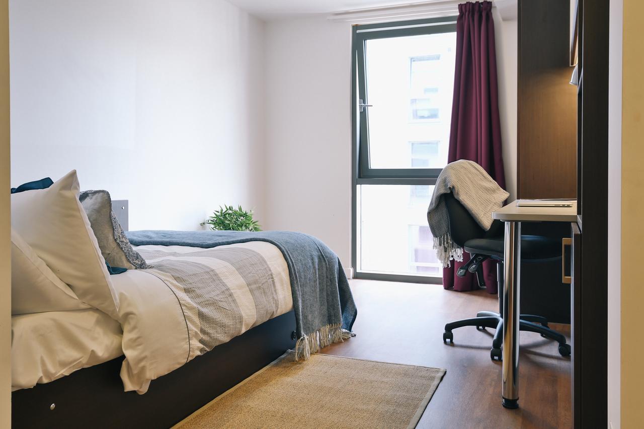 Hashtag Apartment *