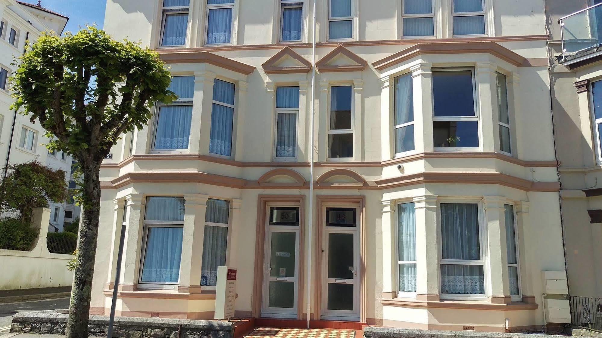 Edgcumbe 3*