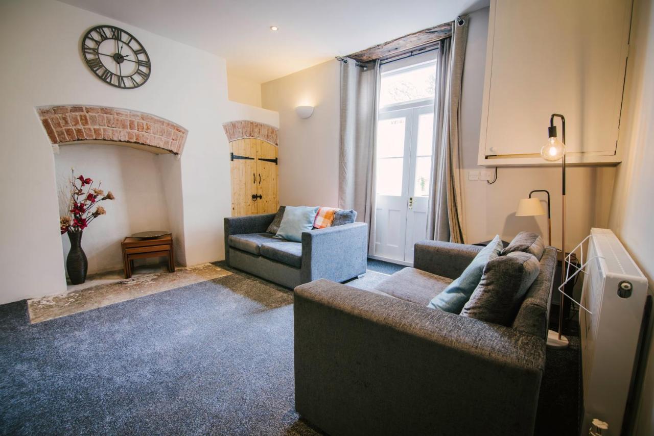 Brownlow Apartment *