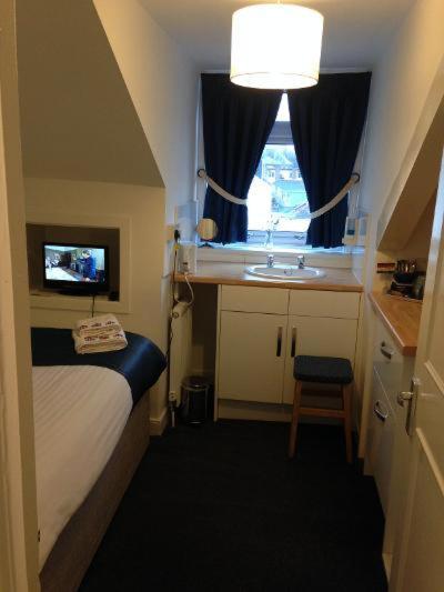 Caledonia Guest house Plymouth